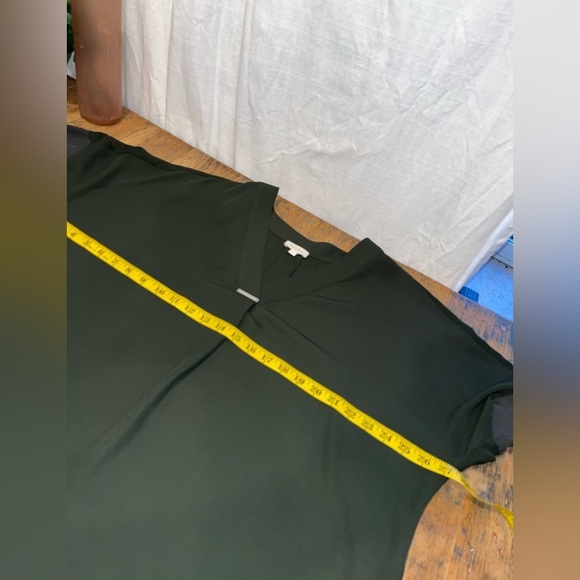 💚NWOT V-Neck Blouse with Metal Bar Detail – Dark Green (Size 16)💚 - Picture 4 of 10